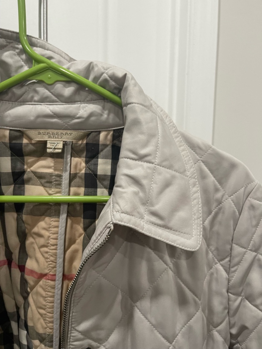 Burberry Tan belted Quilted Jacket zipper and snap closure flap pockets - Picture 3 of 11